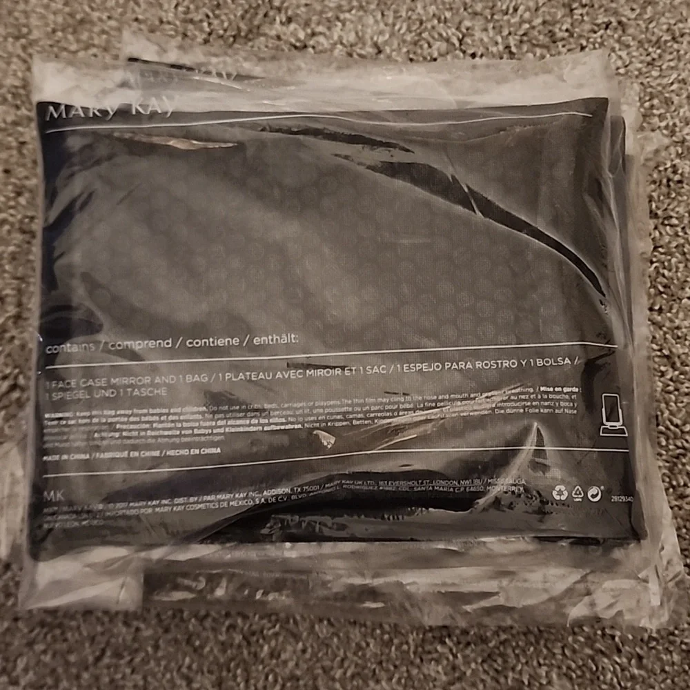 BNIP Mary Kay face case mirror and bag